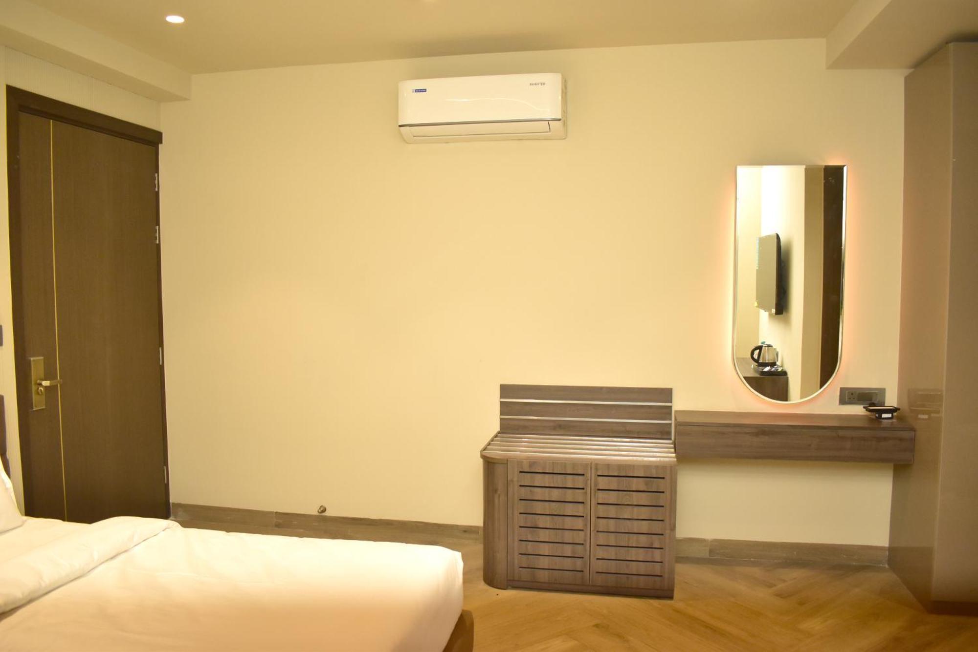Hotel Cullinan By Qotel Janakpuri Delhi  Eksteriør bilde